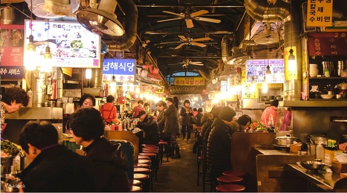 Chợ đêm Namdaemun: Thế giới mua sắm truyền thống giữa lòng thủ đô