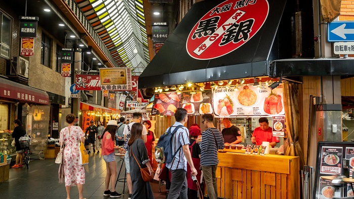 Chợ Kuromon - đa dạng thực phẩm 