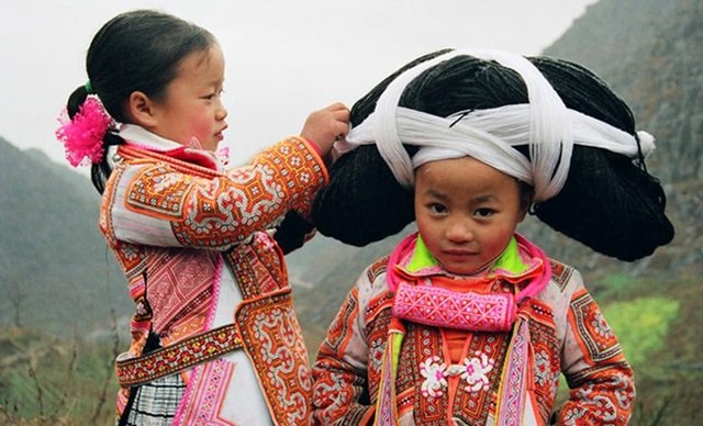 Đội Mũ Làm Từ Tóc Rụng