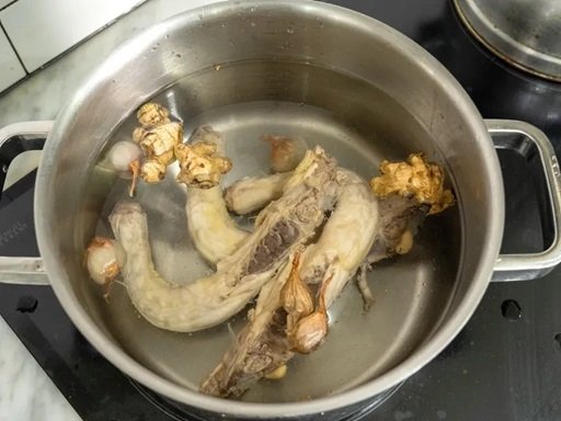 Luộc gà nước lèo