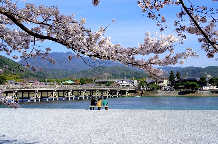 đi thuyền cầu togetsukyo