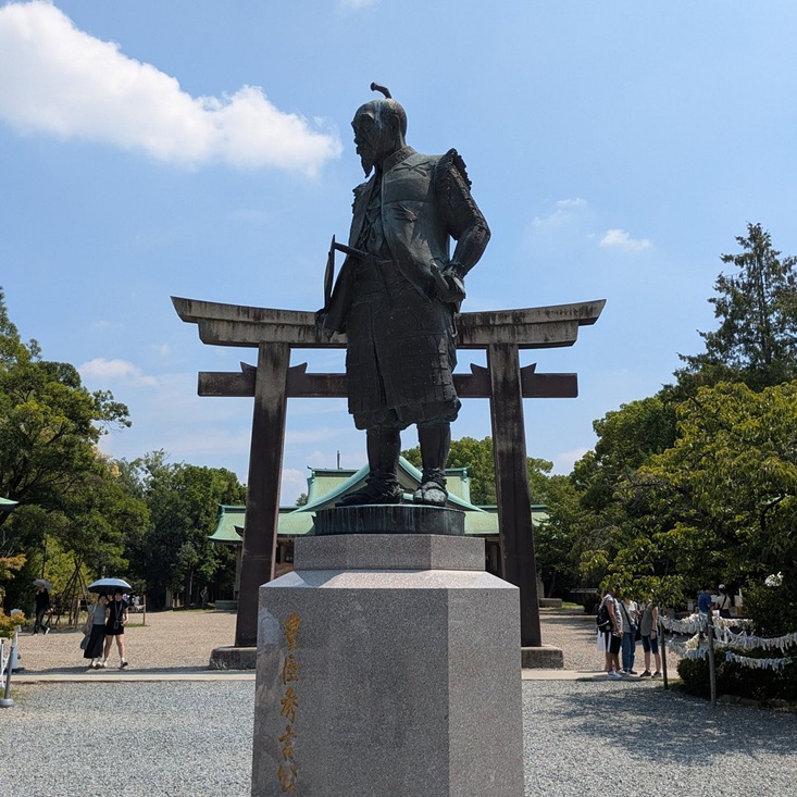 Đền Hokoku (Hokoku Shrine)