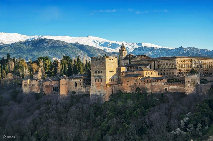 Quần Thể Cung Điện Alhambra