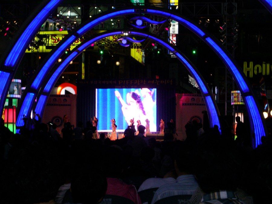 Khu vực BIFF Square Nampo-dong nơi diễn ra Liên hoan phim quốc tế Busan