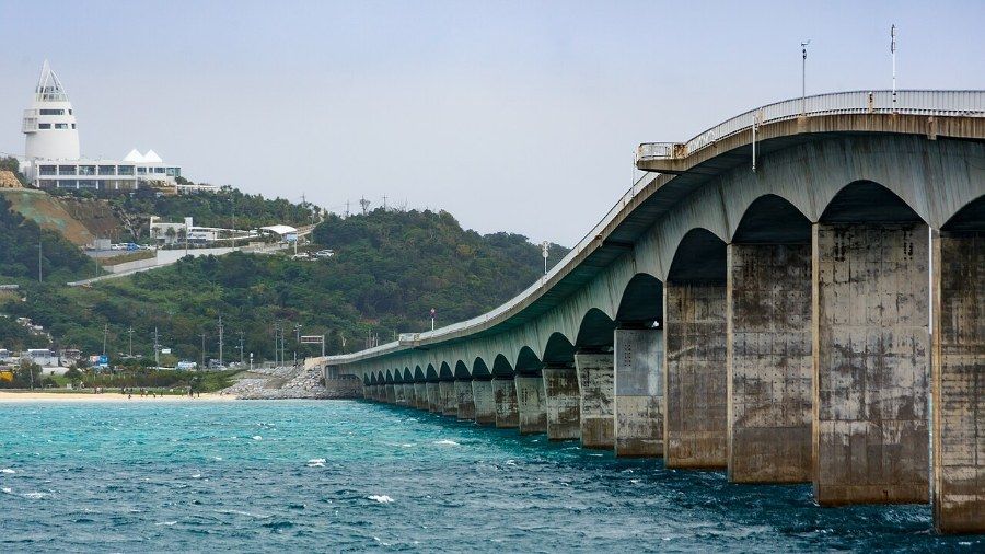 Cầu Kouri nối đảo Kouri với đảo chính Okinawa