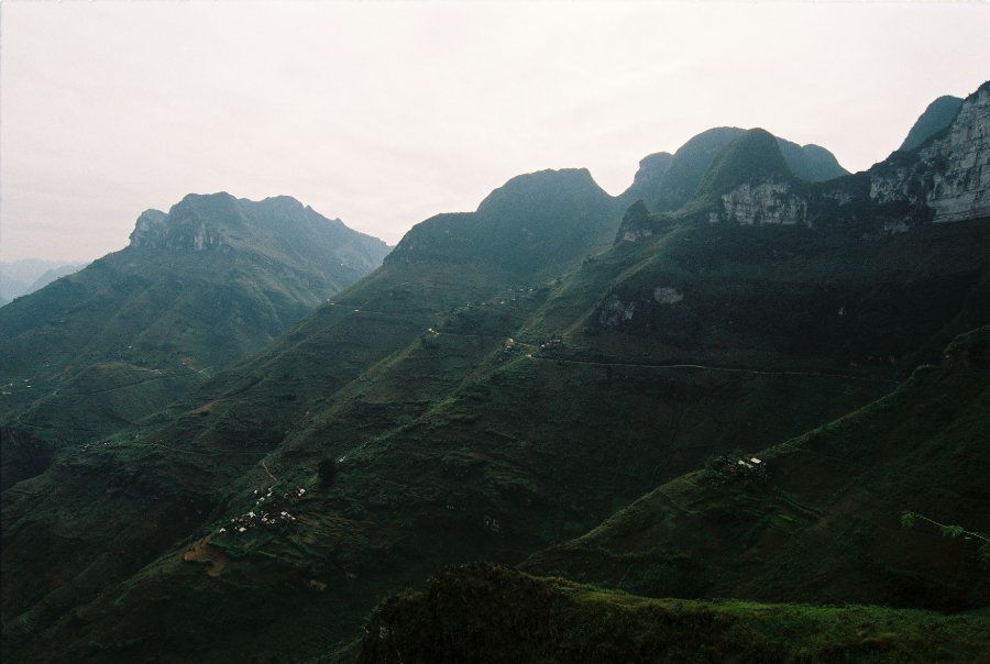 Cung đường uốn lượn trên đèo Mã Pí Lèng, Hà Giang