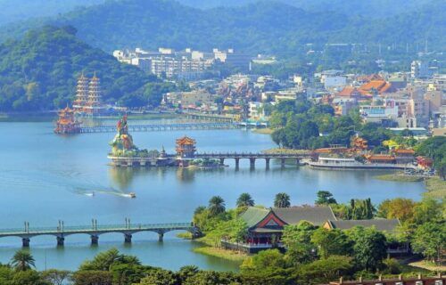Toàn cảnh Đầm Liên Trì tại Cao Hùng, Đài Loan