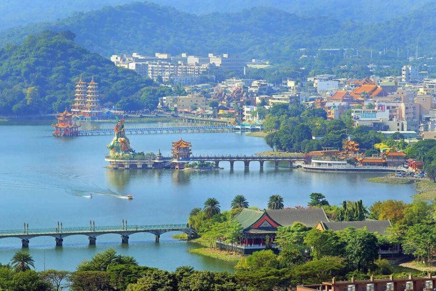 Toàn cảnh Đầm Liên Trì tại Cao Hùng, Đài Loan