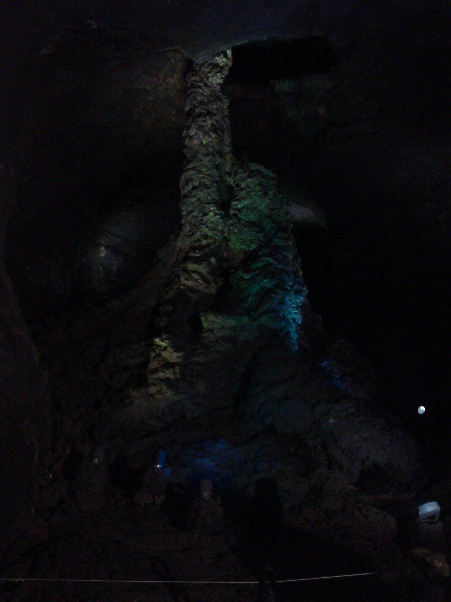 Bên trong hang động dung nham Manjanggul trên đảo Jeju, Hàn Quốc