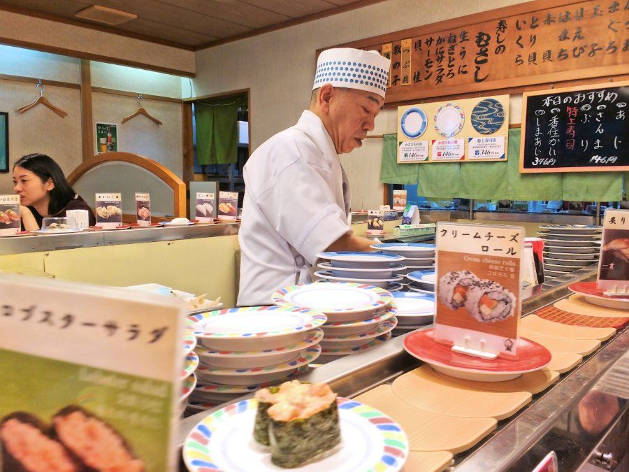 Đầu bếp sushi truyền thống tại Kyoto, Nhật Bản
