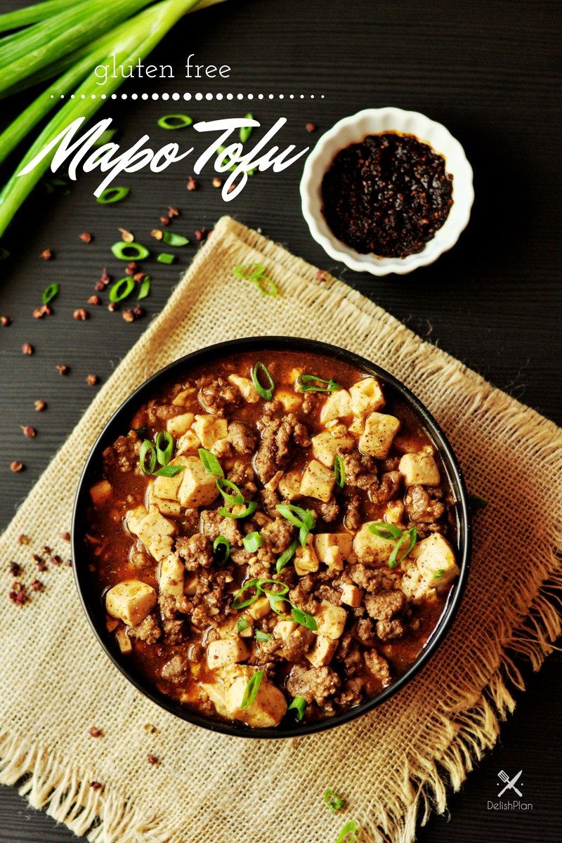 Đậu phụ tứ xuyên bày ra đĩa ăn kèm cơm trắng nóng, món ăn đưa cơm