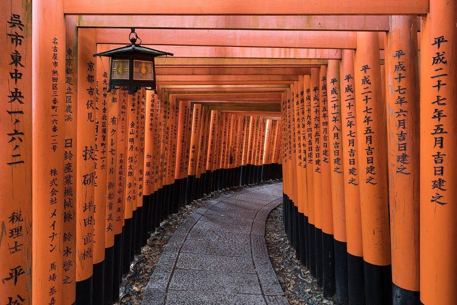 Cổng Torii đỏ tại đền Fushimi Inari, Kyoto