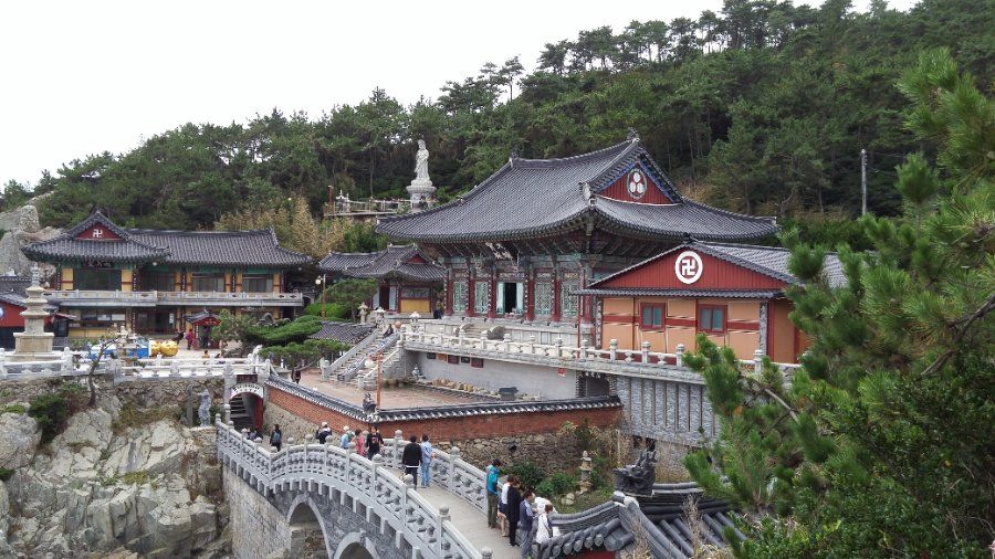 Chùa Haedong Yonggungsa tọa lạc sát biển, một trong những ngôi chùa đẹp nhất Busan, Hàn Quốc