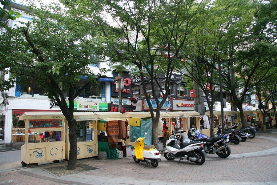 Chợ trời nghệ thuật cuối tuần tại Hongdae Playground