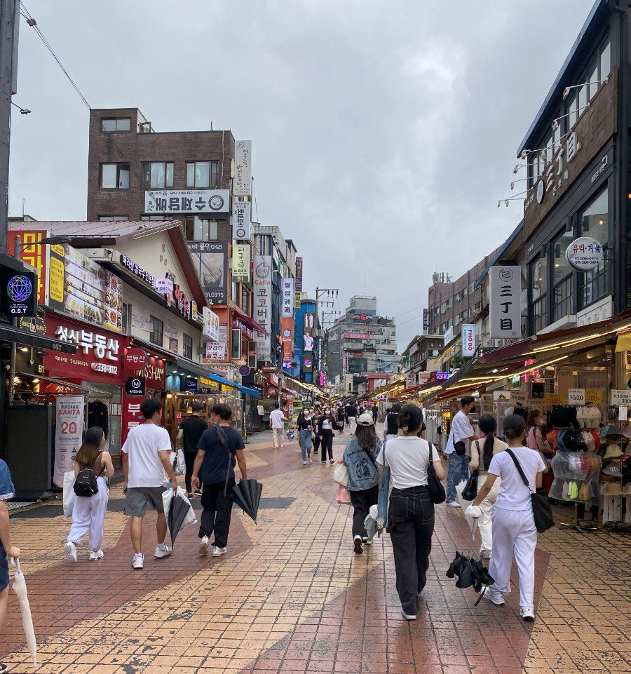 Khu phố Hongdae sôi động, trung tâm văn hóa giới trẻ và làn sóng Hallyu tại Seoul