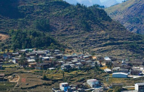 Làng văn hóa Lô Lô Chải nằm dưới chân cột cờ Lũng Cú, Hà Giang