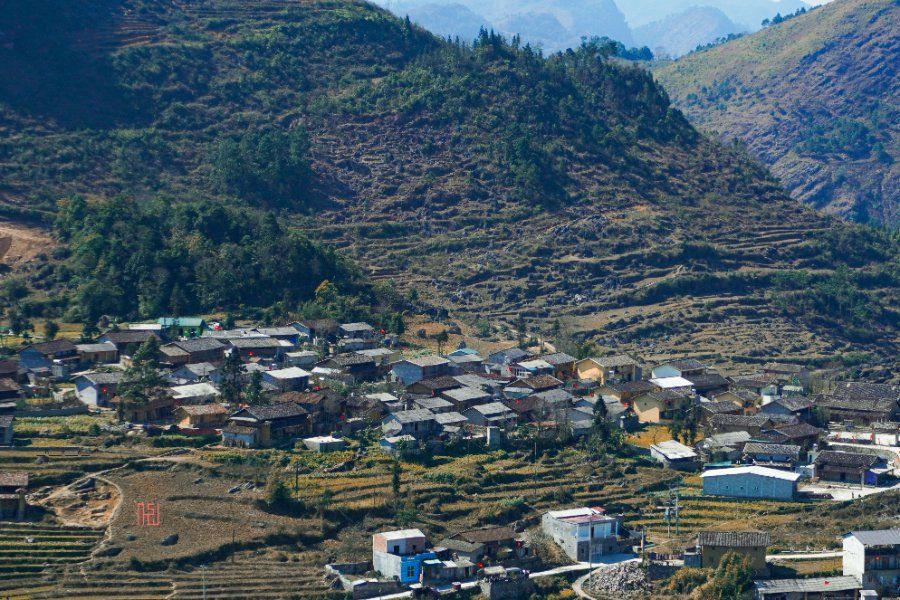 Làng văn hóa Lô Lô Chải nằm dưới chân cột cờ Lũng Cú, Hà Giang