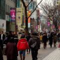 Phố mua sắm Myeongdong nhộn nhịp giữa trung tâm Seoul