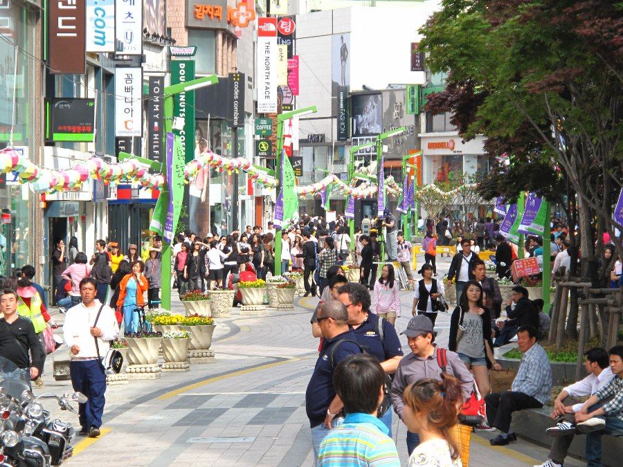 Phố Nampo-dong Busan sầm uất với các cửa hàng mua sắm