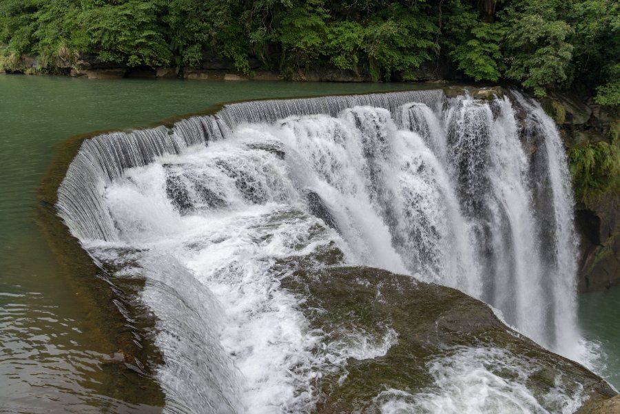 Thác Thập Phần hình móng ngựa được ví như tiểu Niagara của Đài Loan