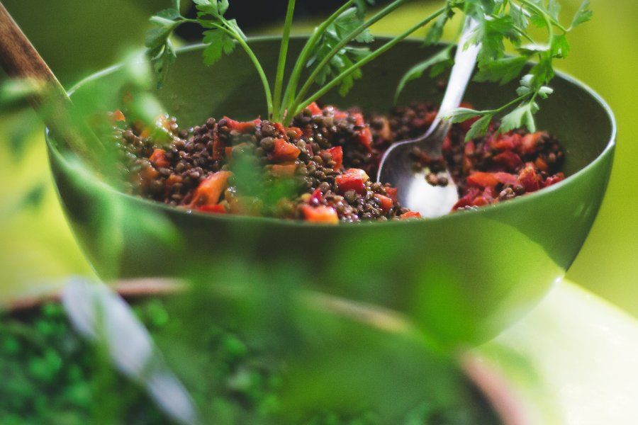 Salad đậu lăng giàu dinh dưỡng cho bữa ăn trong khung giờ được phép ăn