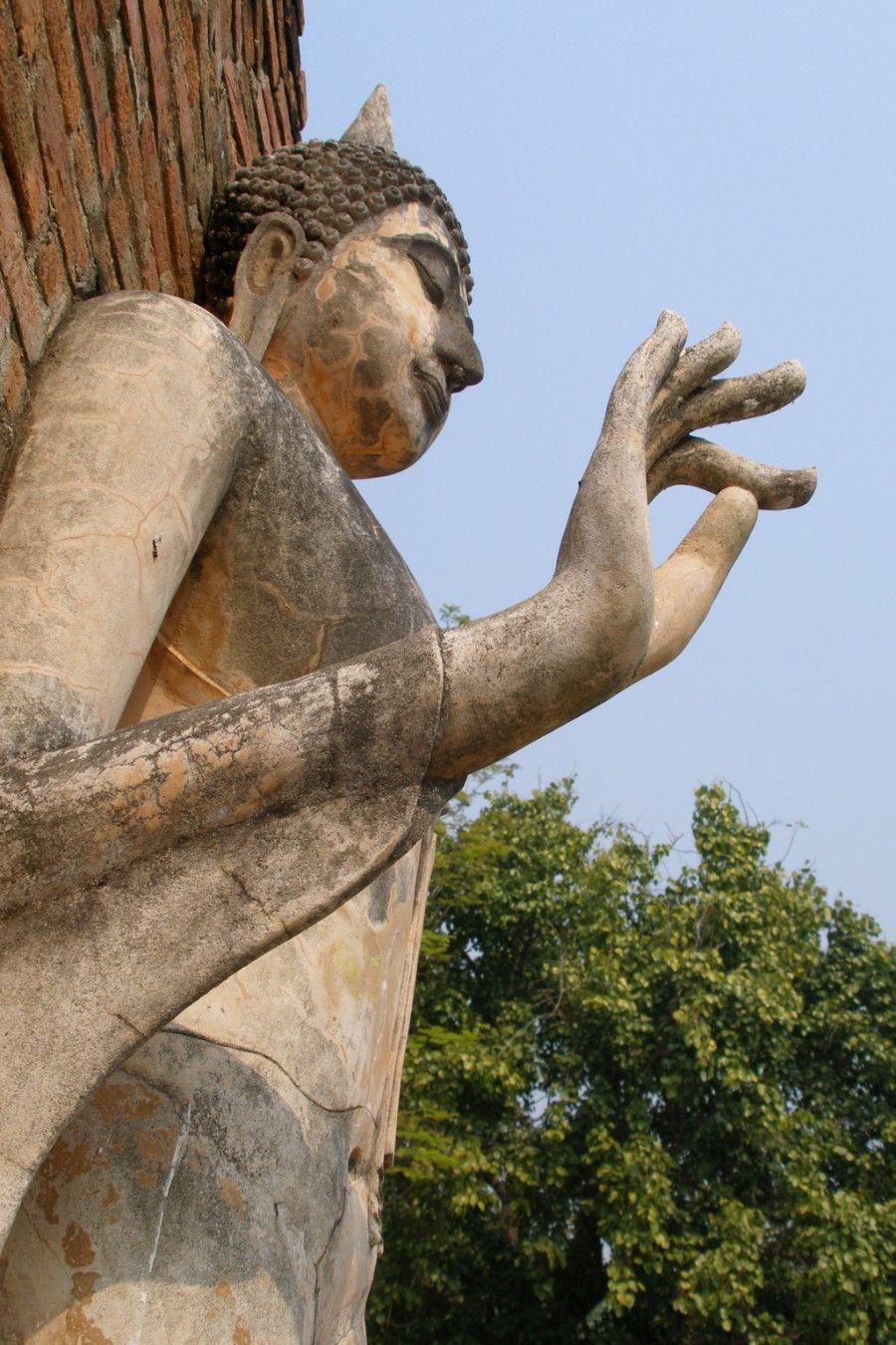 Tượng Phật với ấn tay Mudra phong cách Sukhothai, Thái Lan