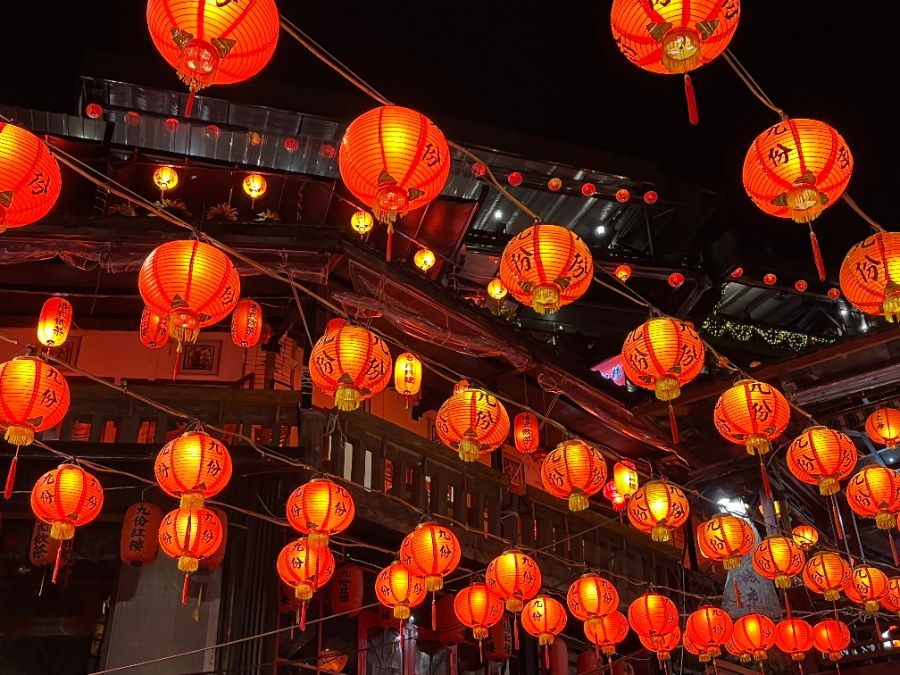 Phố cổ Jiufen (Cửu Phần) rực rỡ đèn lồng đỏ về đêm, Đài Loan