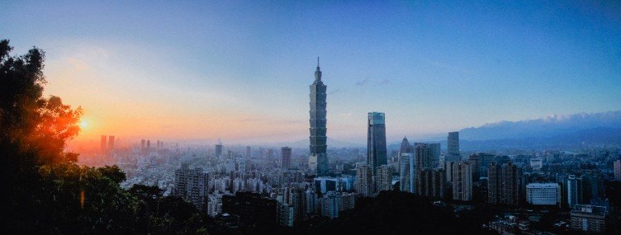Thành phố Đài Bắc với tòa tháp Đài Bắc 101 nổi bật lúc hoàng hôn, Đài Loan
