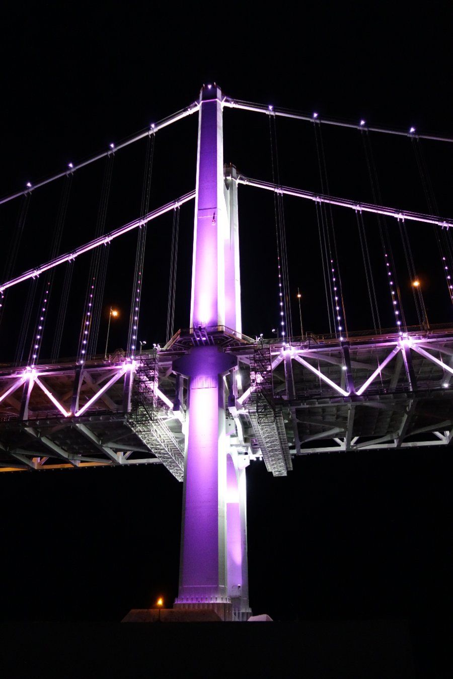 Trụ cầu Gwangan Busan thắp sáng đèn LED về đêm