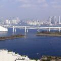 Cầu Rainbow Bridge bắc qua vịnh Tokyo nhìn từ Odaiba