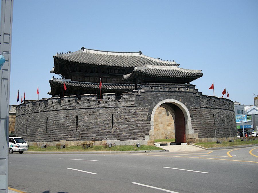 Cổng Paldalmun Hwaseong Suwon