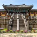 Cổng vào và bậc thang đá tại chùa Bulguksa, Gyeongju