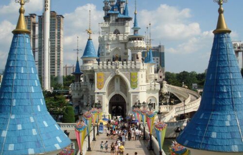 Bên trong công viên giải trí trong nhà Lotte World, Seoul