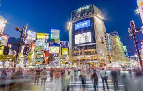 Shibuya Crossing - giao lộ đi bộ đông đúc nhất thế giới tại Tokyo