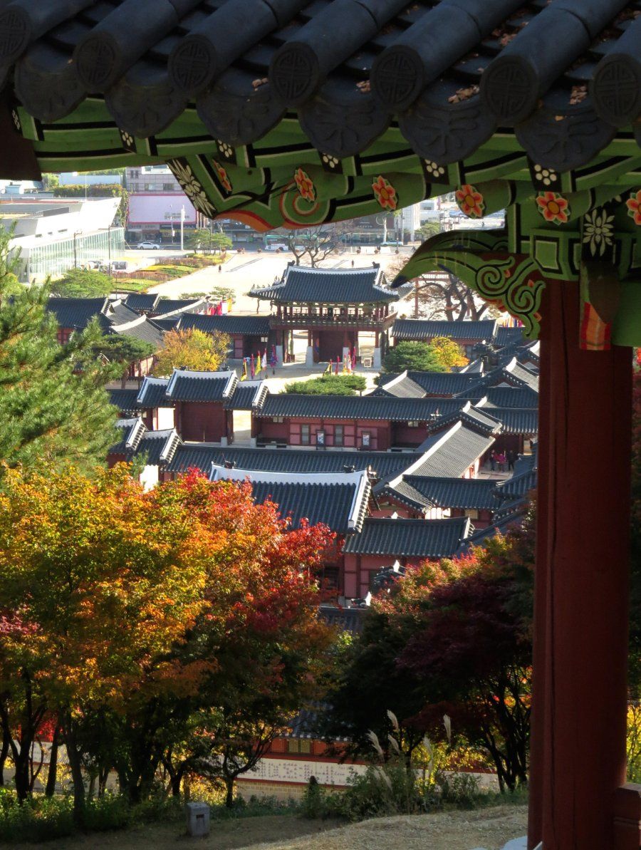 Hành cung Hwaseong Haenggung mùa thu