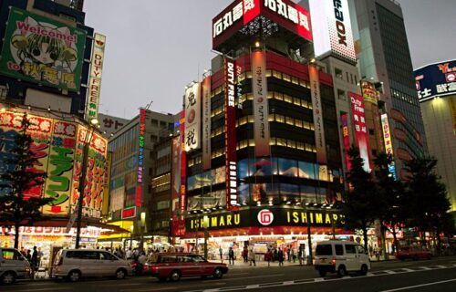 Akihabara - khu phố điện tử nổi tiếng ban ngày tại Tokyo
