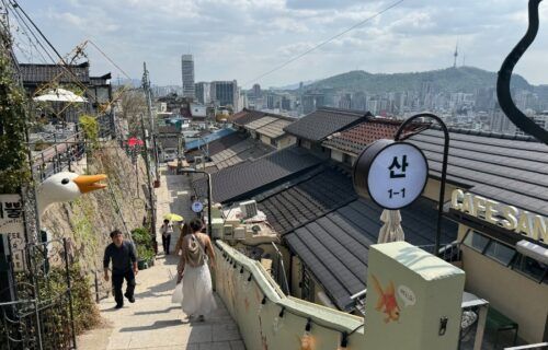 Tranh tường đầy màu sắc tại làng bích họa Ihwa Mural Village, Seoul