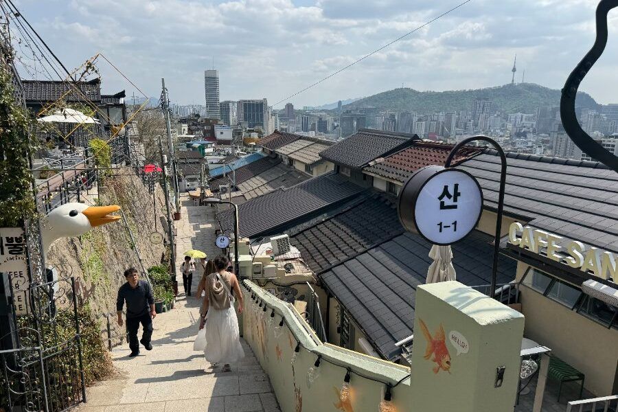 Tranh tường đầy màu sắc tại làng bích họa Ihwa Mural Village, Seoul