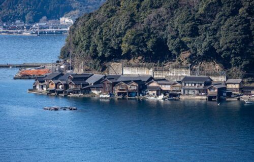 Dãy nhà thuyền Funaya ven vịnh Ine ở Kyoto Nhật Bản