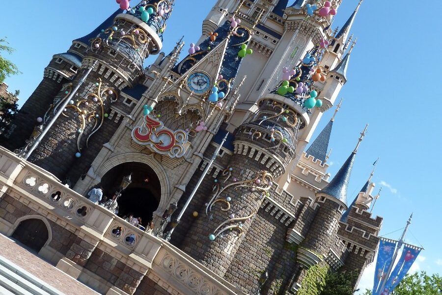 Lâu đài công chúa Cinderella biểu tượng của Tokyo Disneyland