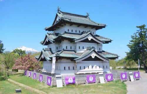Tháp chính lâu đài Hirosaki tỉnh Aomori Nhật Bản