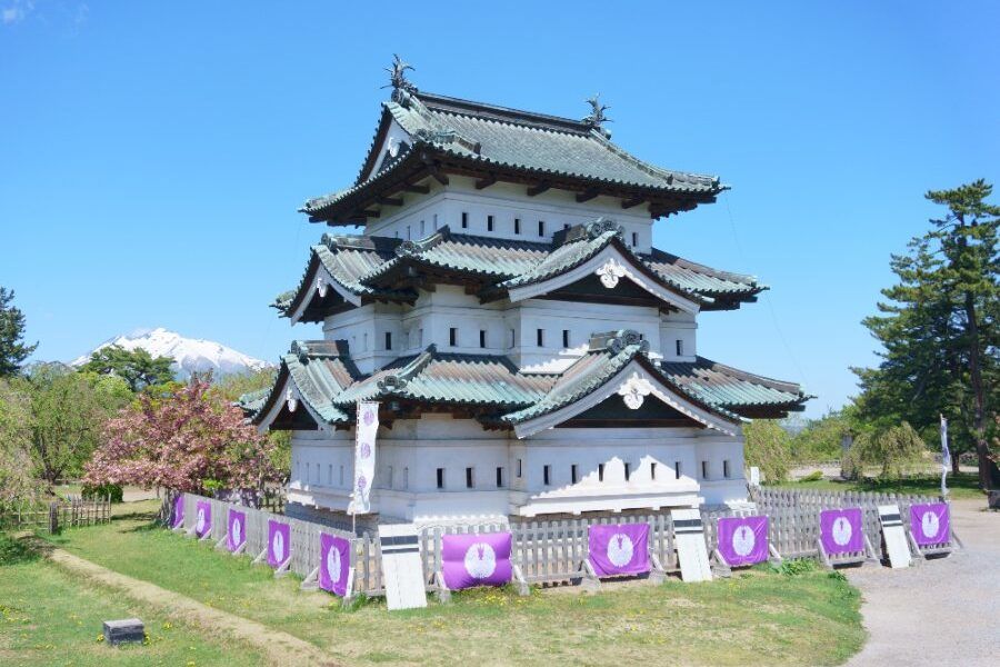 Tháp chính lâu đài Hirosaki tỉnh Aomori Nhật Bản