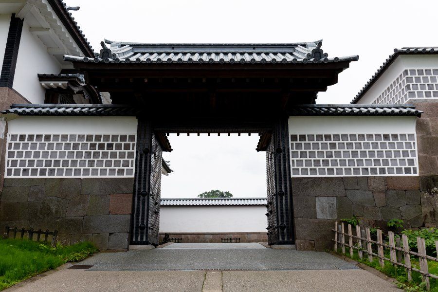 Kỹ thuật xếp tường đá truyền thống tại khuôn viên lâu đài Kanazawa