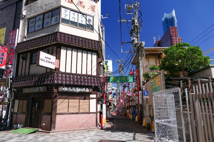 Ngõ Omoide Yokocho Shinjuku Tokyo