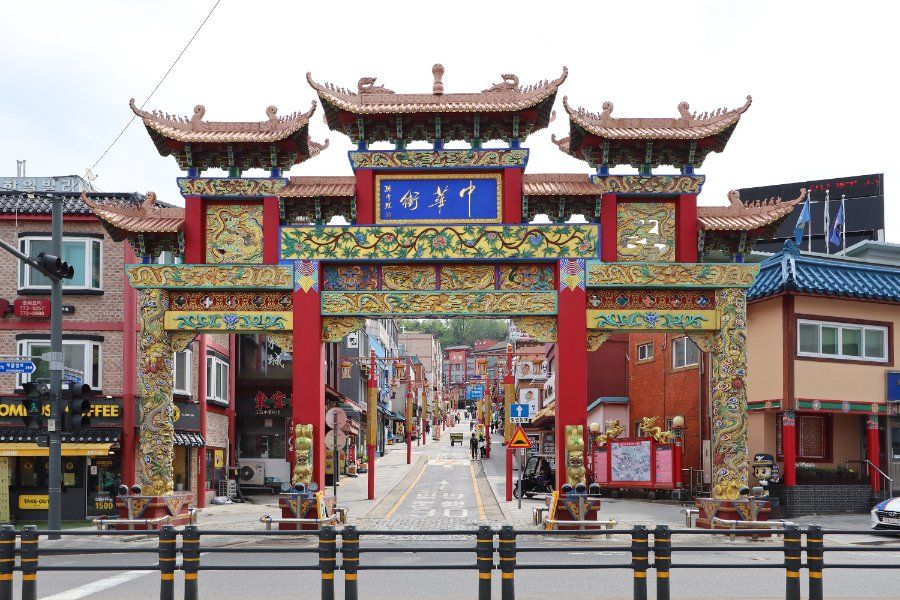 Con phố với kiến trúc phong cách Trung Hoa tại Incheon Chinatown