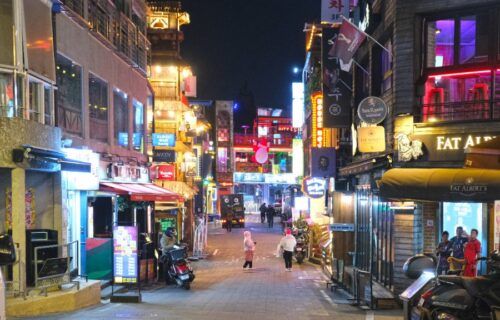 Con phố chính tại khu Itaewon, Seoul