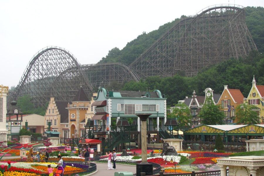 T Express - tàu lượn siêu tốc bằng gỗ cao và nhanh nhất châu Á tại Everland