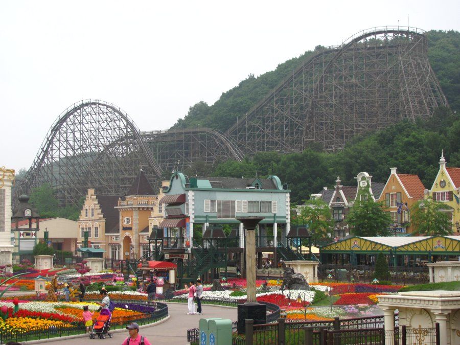 Tàu lượn gỗ T Express Everland