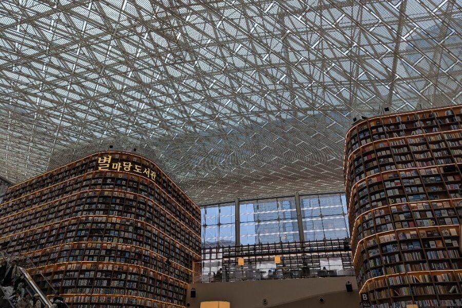 Thư viện Starfield Library với kệ sách cao tại trung tâm COEX, Gangnam