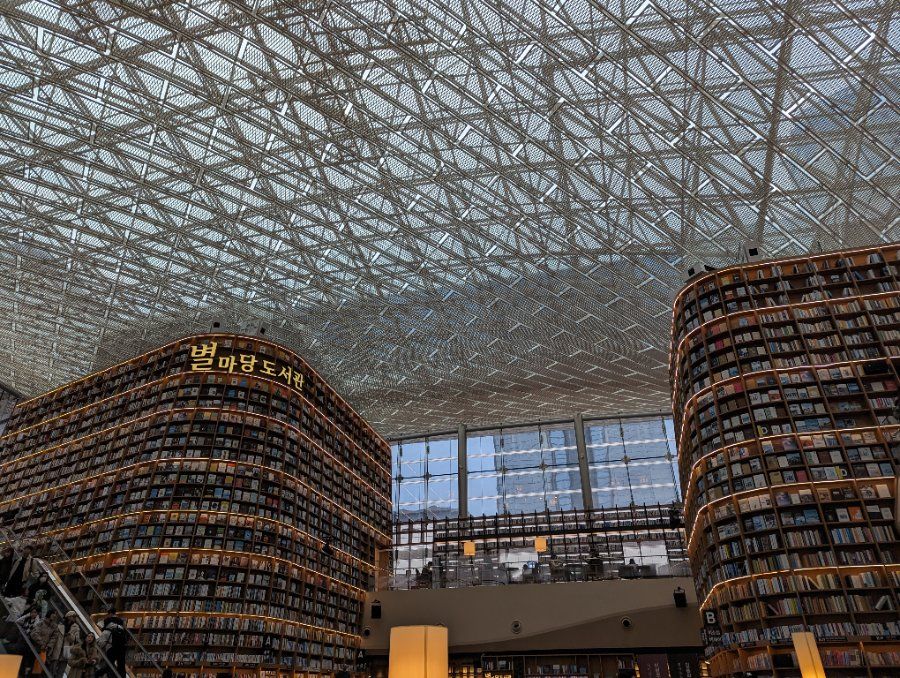 Thư viện Starfield Library với kệ sách cao tại trung tâm COEX, Gangnam